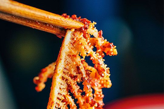 串串香与火锅、麻辣烫的区别，马路边边串串香小编告诉你！